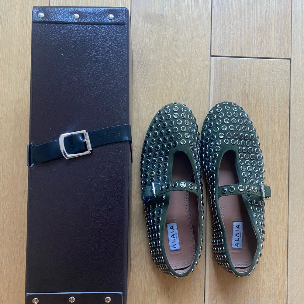Alaia Green studded ballet flats. Size 37. With box and dust bag.